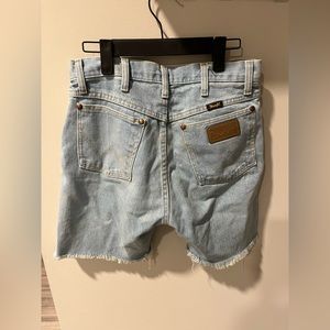 Isabella’s cabinet vintage wrangler mid thigh shorts